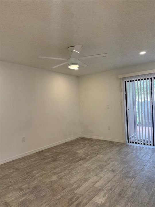 待售: $182,000 (2 贝兹, 2 浴室, 1062 平方英尺)