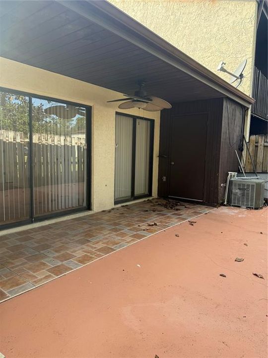 待售: $182,000 (2 贝兹, 2 浴室, 1062 平方英尺)