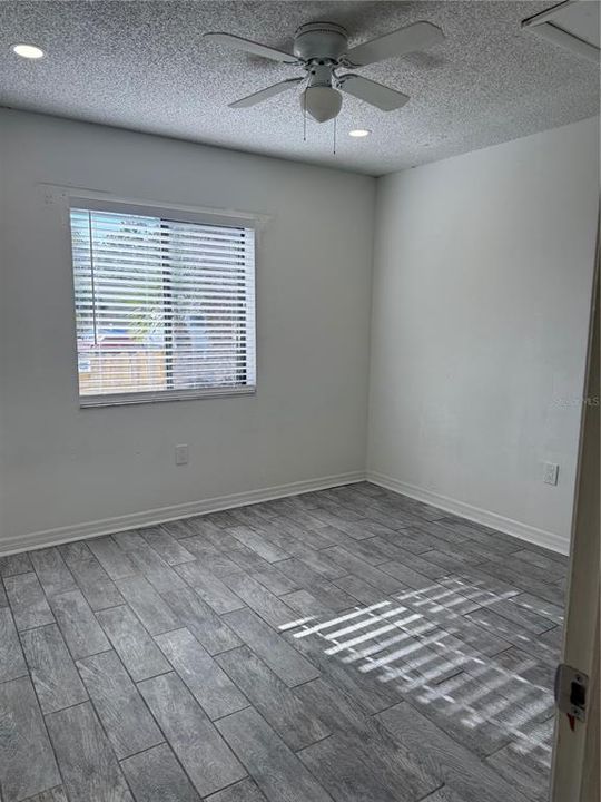 待售: $182,000 (2 贝兹, 2 浴室, 1062 平方英尺)