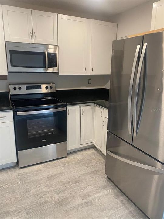 待售: $182,000 (2 贝兹, 2 浴室, 1062 平方英尺)