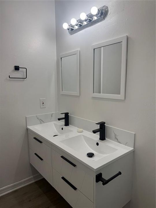 待售: $182,000 (2 贝兹, 2 浴室, 1062 平方英尺)