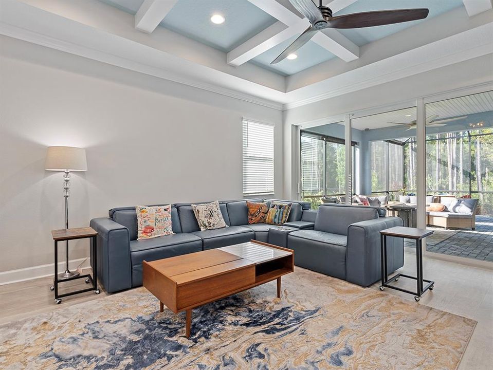 合同活跃: $465,000 (2 贝兹, 2 浴室, 1563 平方英尺)