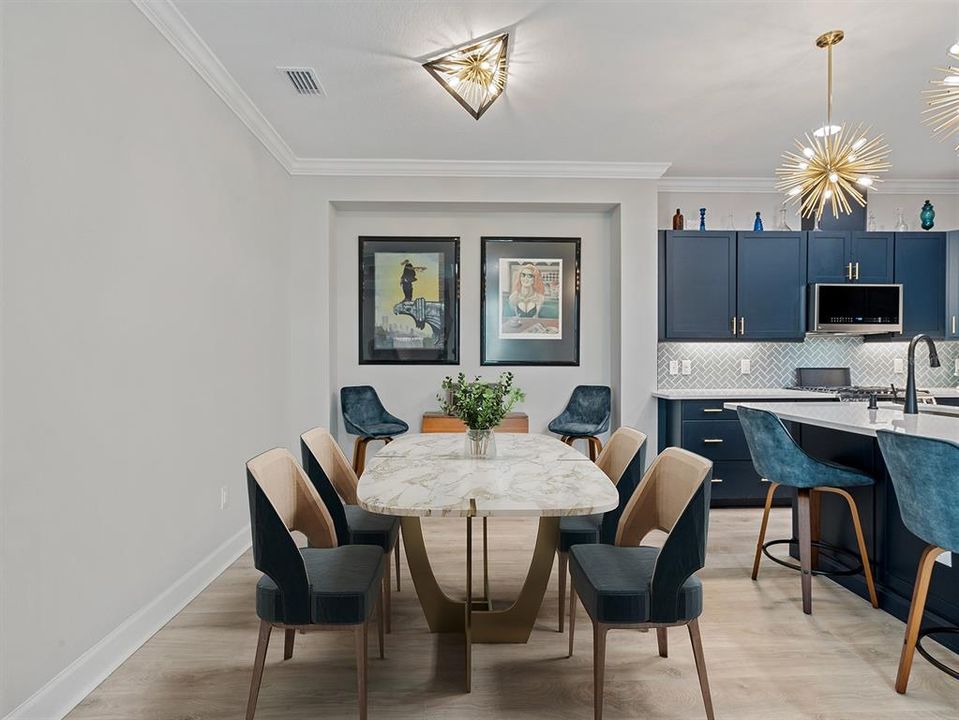 合同活跃: $465,000 (2 贝兹, 2 浴室, 1563 平方英尺)