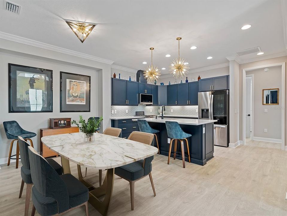 合同活跃: $465,000 (2 贝兹, 2 浴室, 1563 平方英尺)