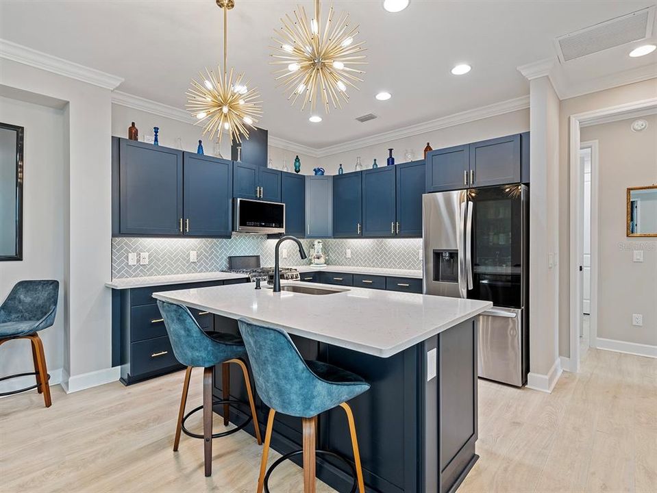 合同活跃: $465,000 (2 贝兹, 2 浴室, 1563 平方英尺)