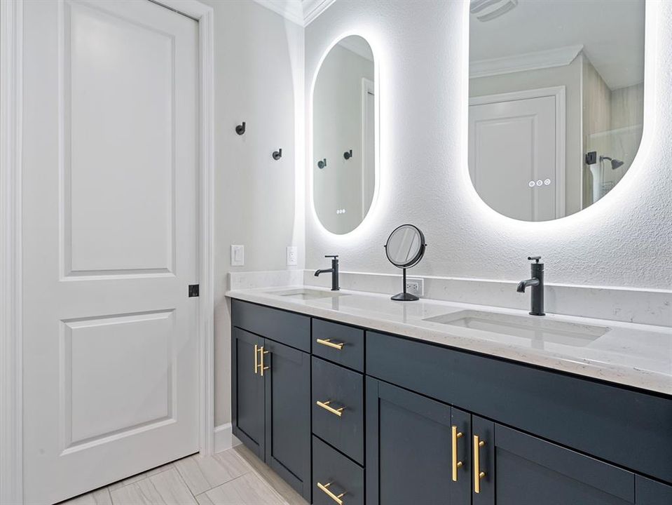 合同活跃: $465,000 (2 贝兹, 2 浴室, 1563 平方英尺)