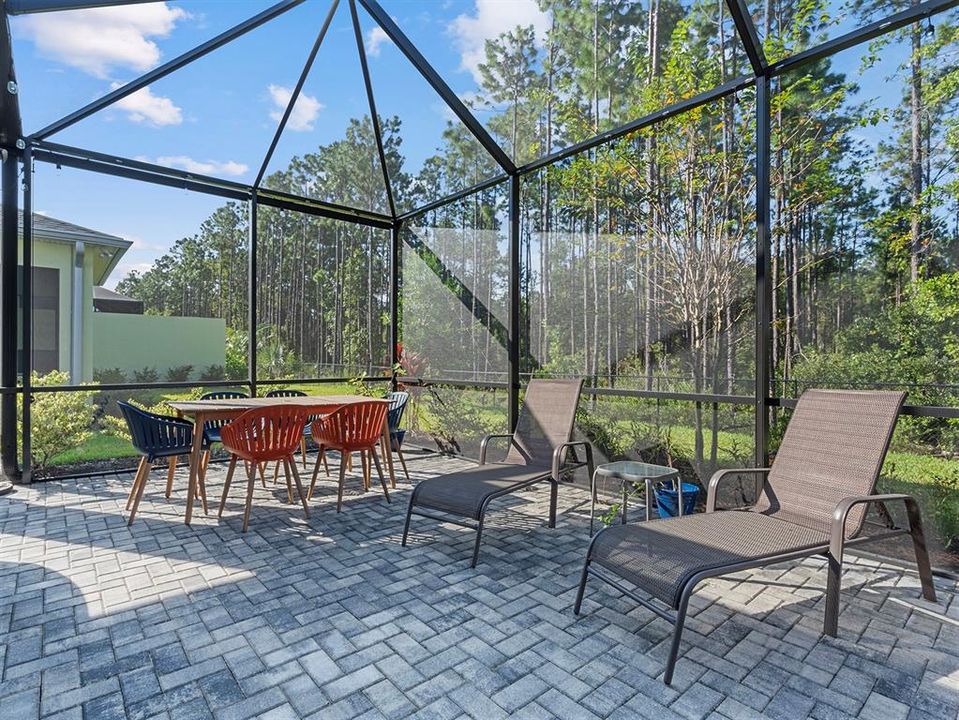 合同活跃: $465,000 (2 贝兹, 2 浴室, 1563 平方英尺)