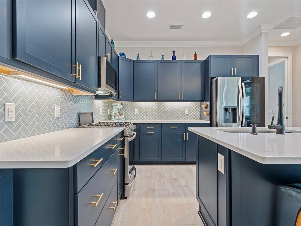 合同活跃: $465,000 (2 贝兹, 2 浴室, 1563 平方英尺)