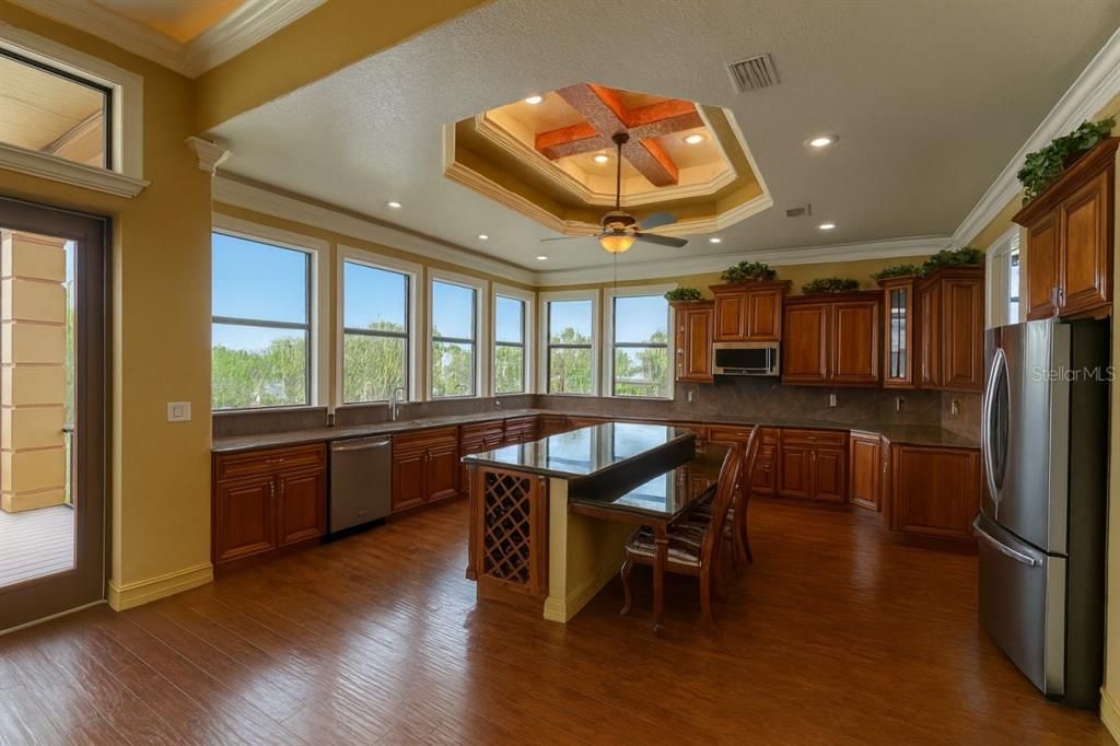 For Sale: $3,350,000 (3 beds, 4 baths, 2572 Square Feet)