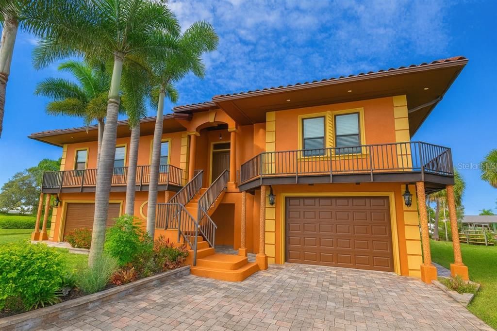 For Sale: $3,350,000 (3 beds, 4 baths, 2572 Square Feet)