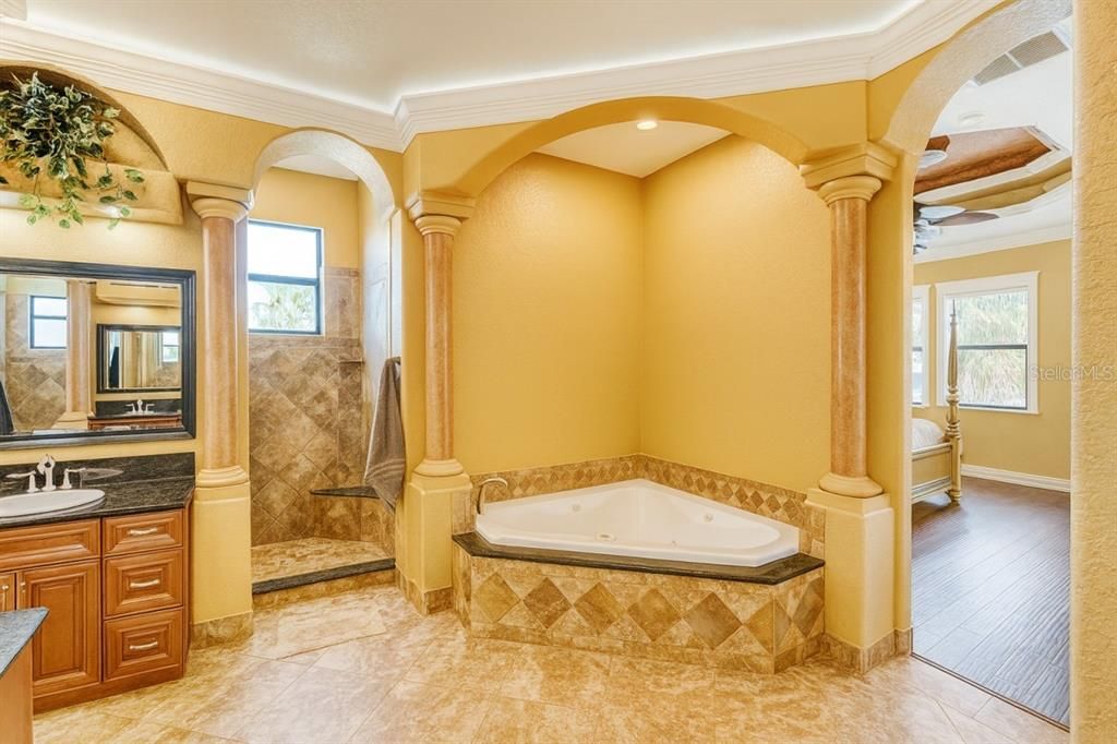 For Sale: $3,350,000 (3 beds, 4 baths, 2572 Square Feet)