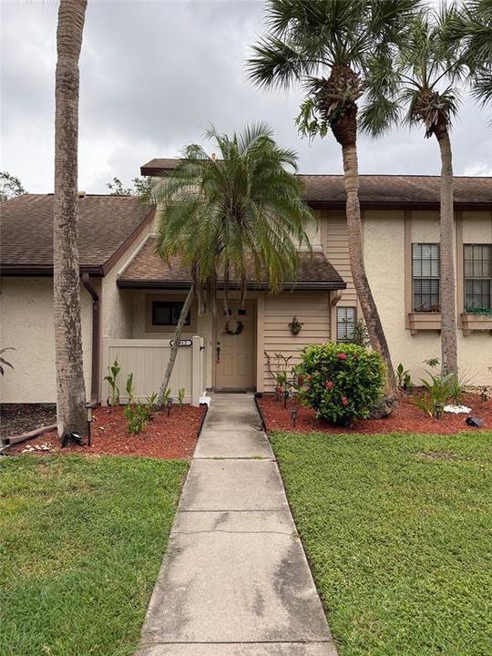 For Rent: $1,900 (2 beds, 2 baths, 1104 Square Feet)