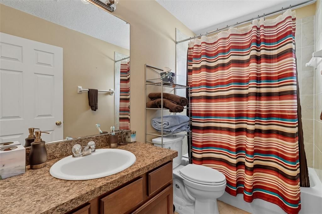 Под контрактом: $440,000 (4 спален, 3 ванн, 2260 Квадратных фут)