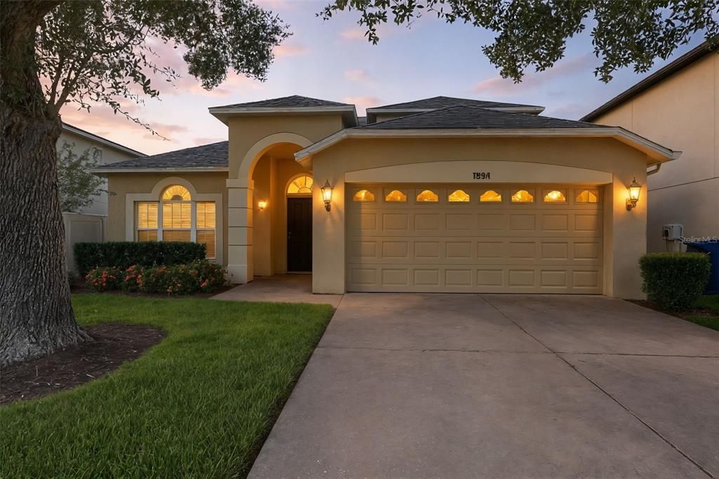 Под контрактом: $440,000 (4 спален, 3 ванн, 2260 Квадратных фут)