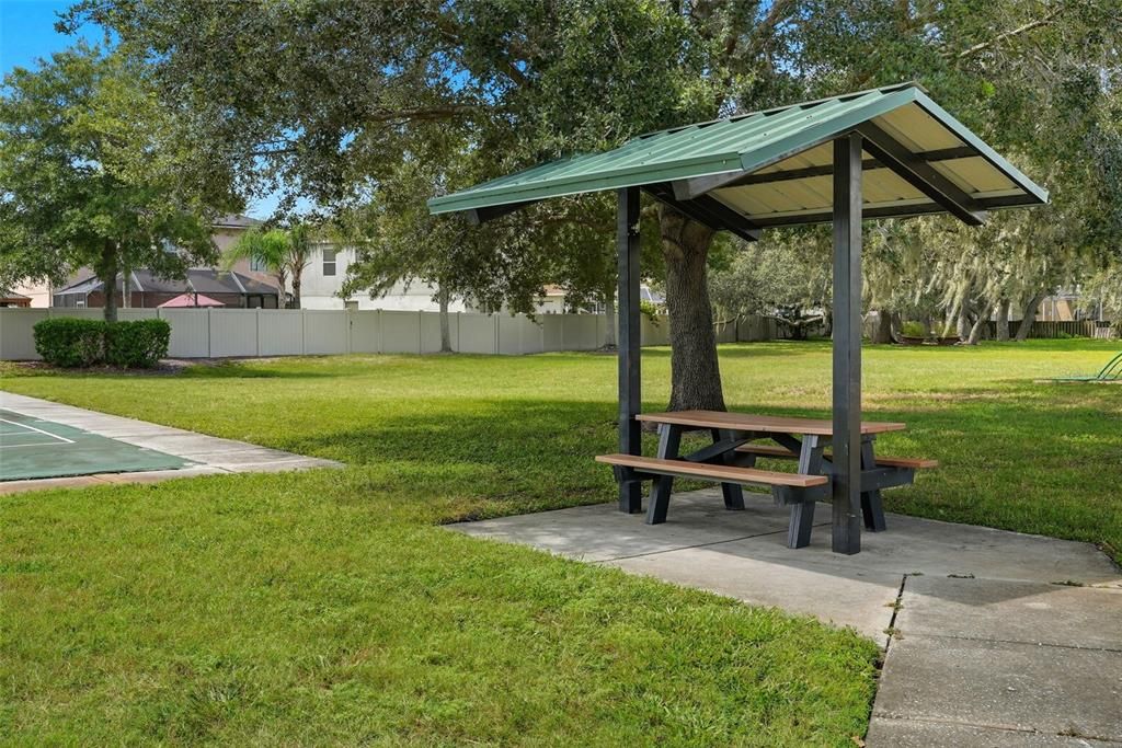 Под контрактом: $440,000 (4 спален, 3 ванн, 2260 Квадратных фут)