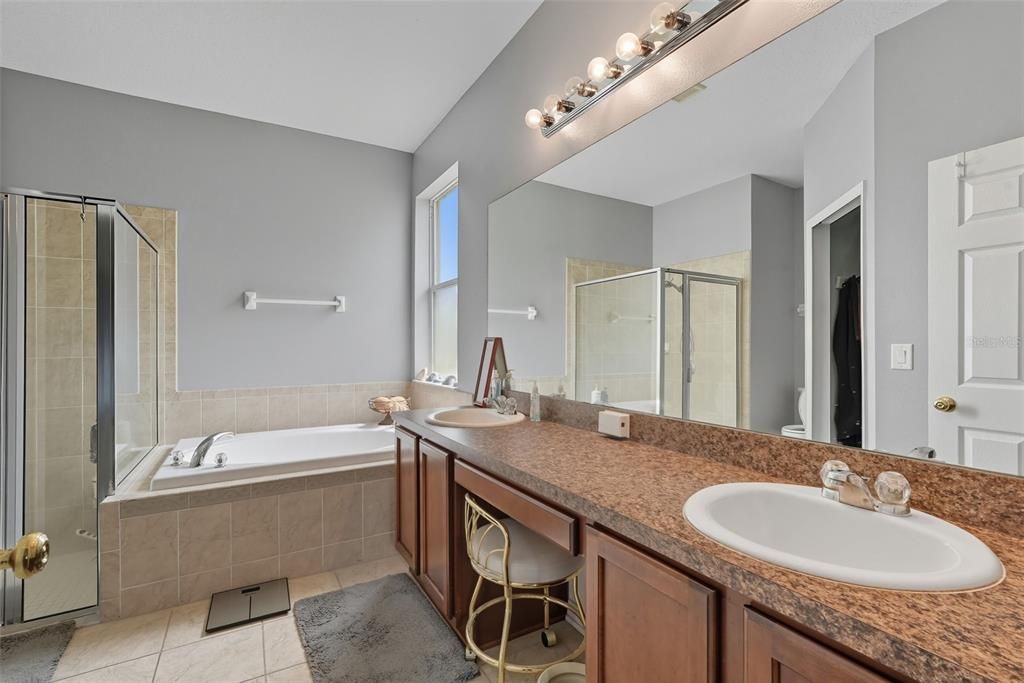 Под контрактом: $440,000 (4 спален, 3 ванн, 2260 Квадратных фут)