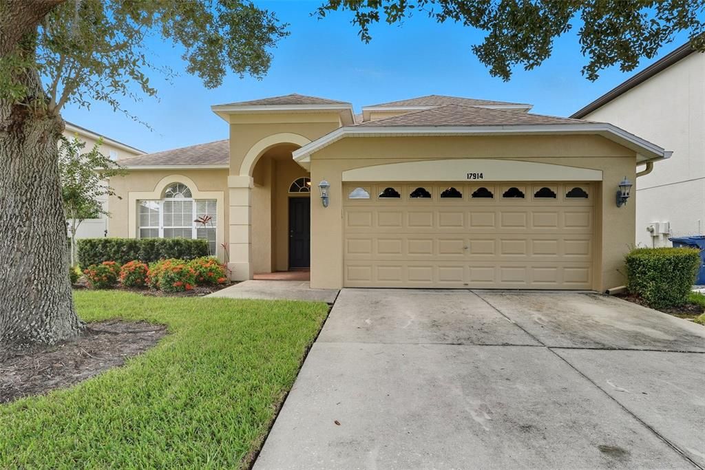 Под контрактом: $440,000 (4 спален, 3 ванн, 2260 Квадратных фут)