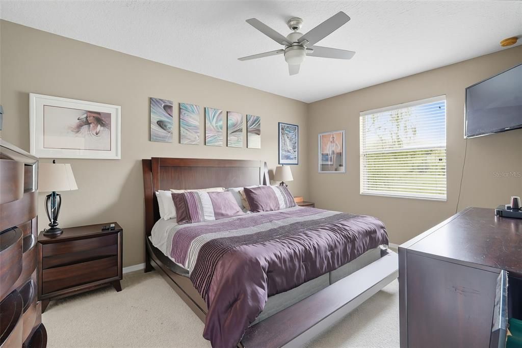 Под контрактом: $440,000 (4 спален, 3 ванн, 2260 Квадратных фут)