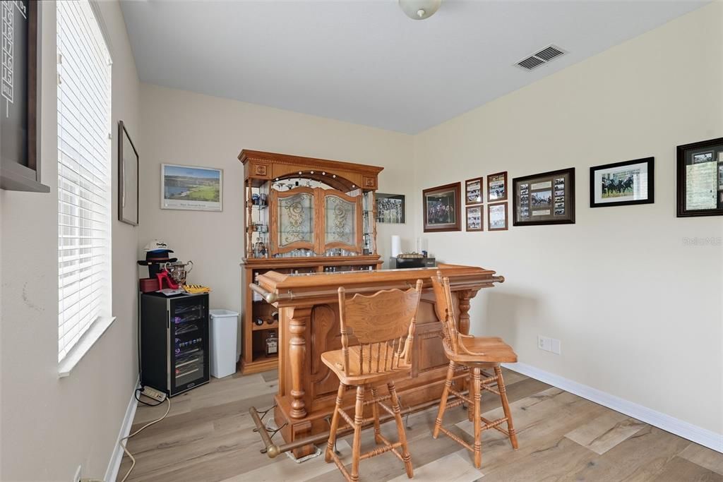 Под контрактом: $440,000 (4 спален, 3 ванн, 2260 Квадратных фут)