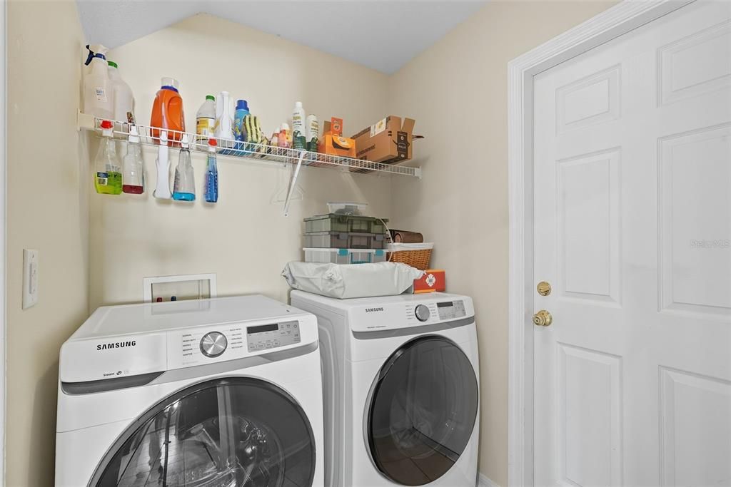 Под контрактом: $440,000 (4 спален, 3 ванн, 2260 Квадратных фут)