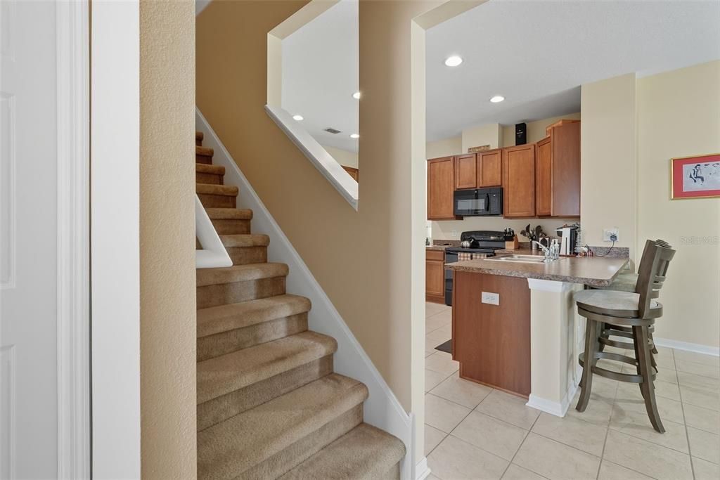 Под контрактом: $440,000 (4 спален, 3 ванн, 2260 Квадратных фут)