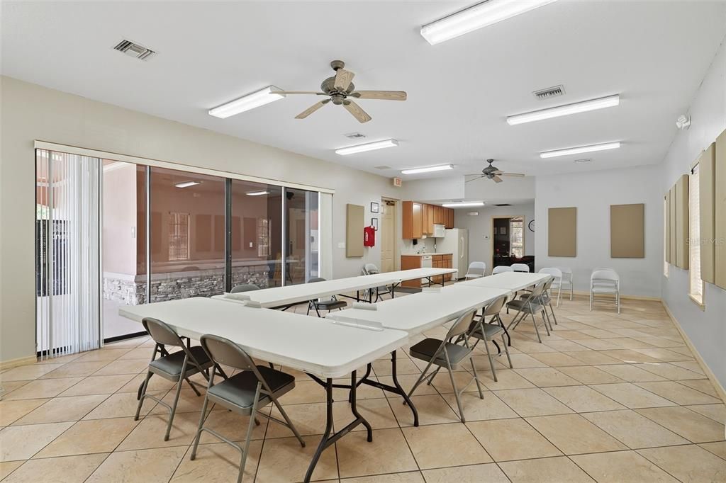 Под контрактом: $440,000 (4 спален, 3 ванн, 2260 Квадратных фут)