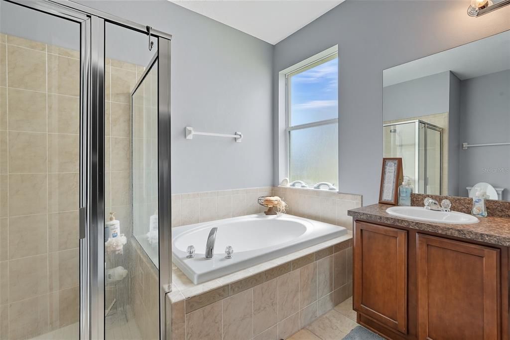 Под контрактом: $440,000 (4 спален, 3 ванн, 2260 Квадратных фут)