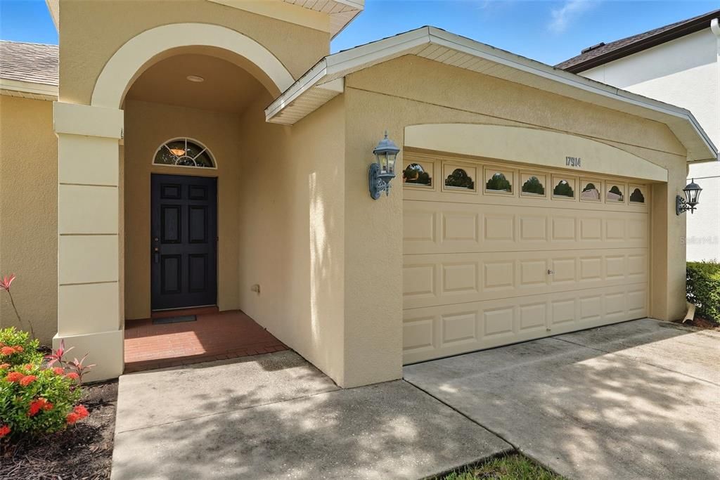 Под контрактом: $440,000 (4 спален, 3 ванн, 2260 Квадратных фут)