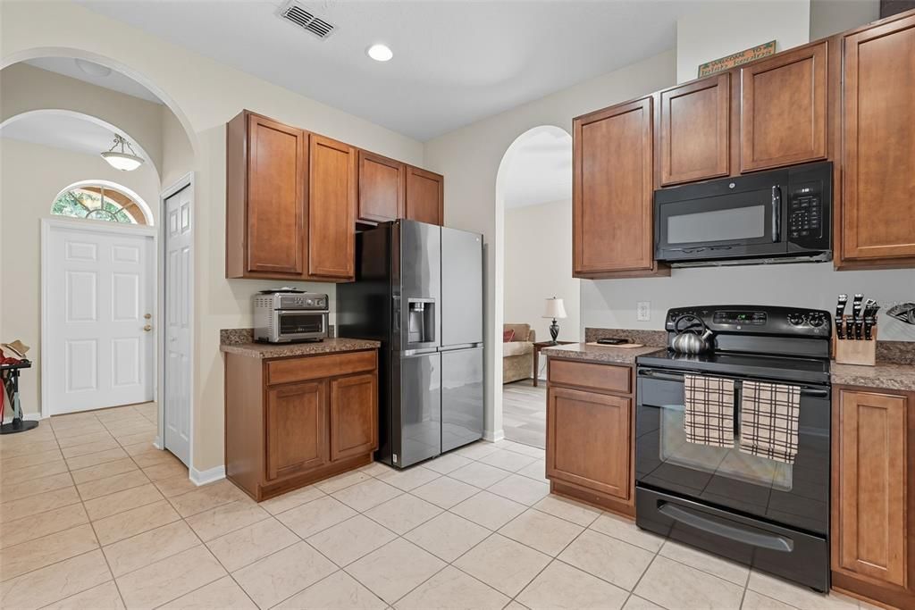 Под контрактом: $440,000 (4 спален, 3 ванн, 2260 Квадратных фут)