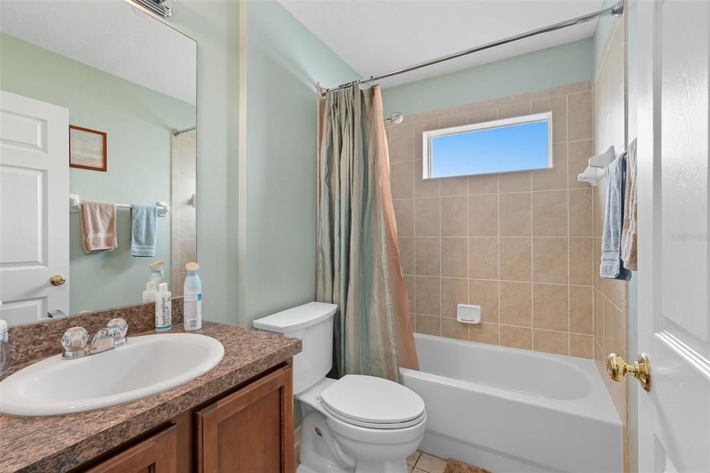 Под контрактом: $440,000 (4 спален, 3 ванн, 2260 Квадратных фут)