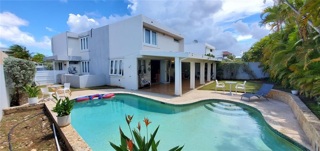 На продажу: $595,000 (4 спален, 2 ванн, 1944 Квадратных фут)