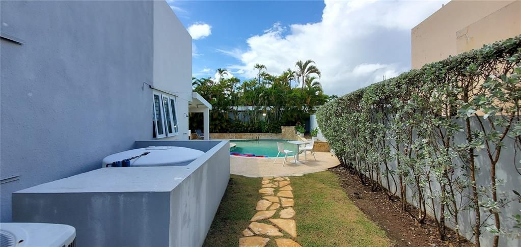 На продажу: $595,000 (4 спален, 2 ванн, 1944 Квадратных фут)