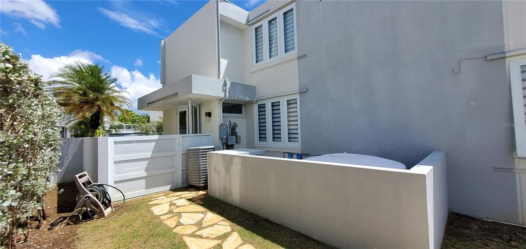 На продажу: $595,000 (4 спален, 2 ванн, 1944 Квадратных фут)