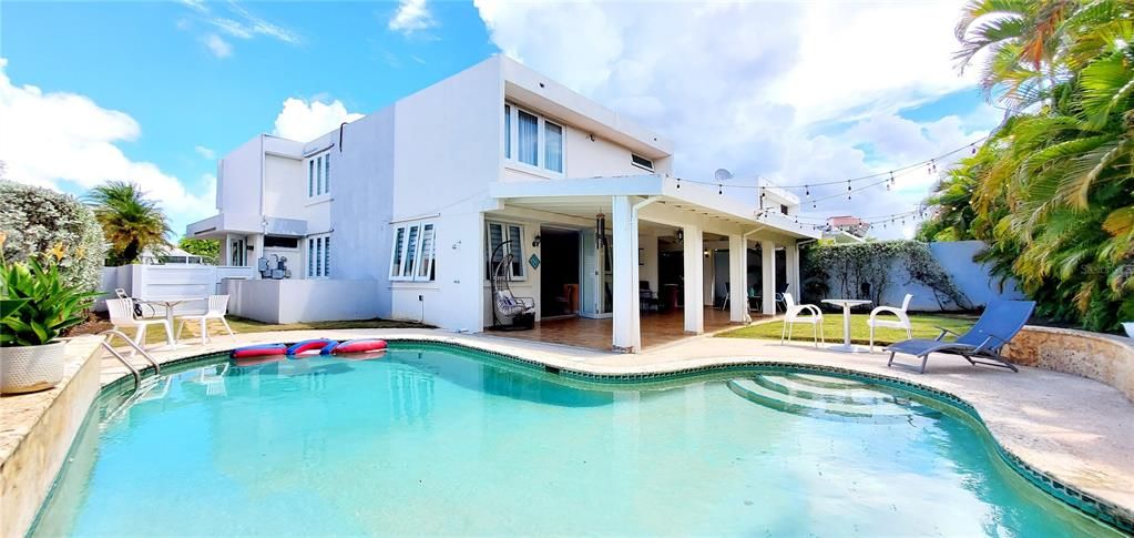 На продажу: $595,000 (4 спален, 2 ванн, 1944 Квадратных фут)