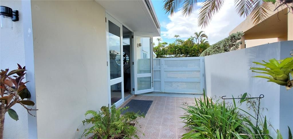 На продажу: $595,000 (4 спален, 2 ванн, 1944 Квадратных фут)