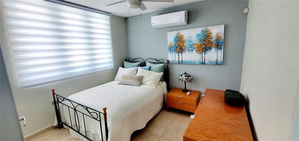 На продажу: $595,000 (4 спален, 2 ванн, 1944 Квадратных фут)