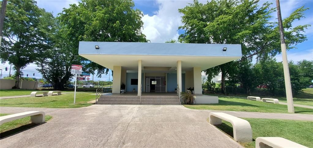 На продажу: $595,000 (4 спален, 2 ванн, 1944 Квадратных фут)