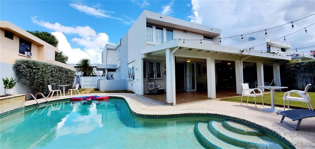 На продажу: $595,000 (4 спален, 2 ванн, 1944 Квадратных фут)