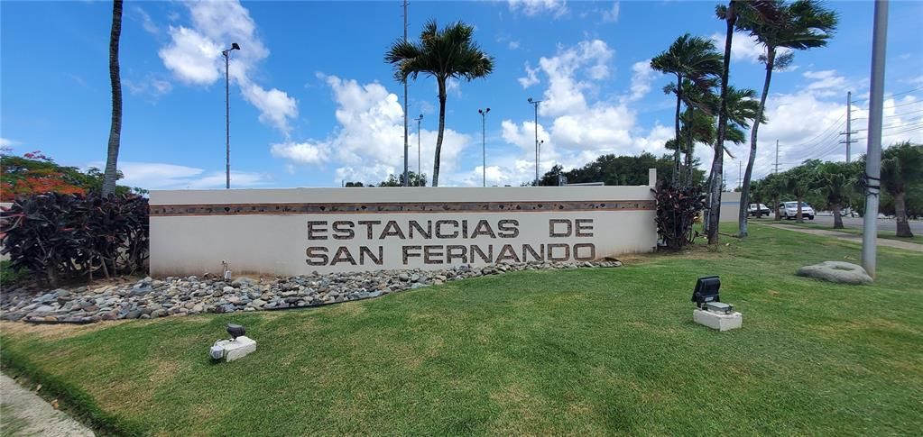 На продажу: $595,000 (4 спален, 2 ванн, 1944 Квадратных фут)