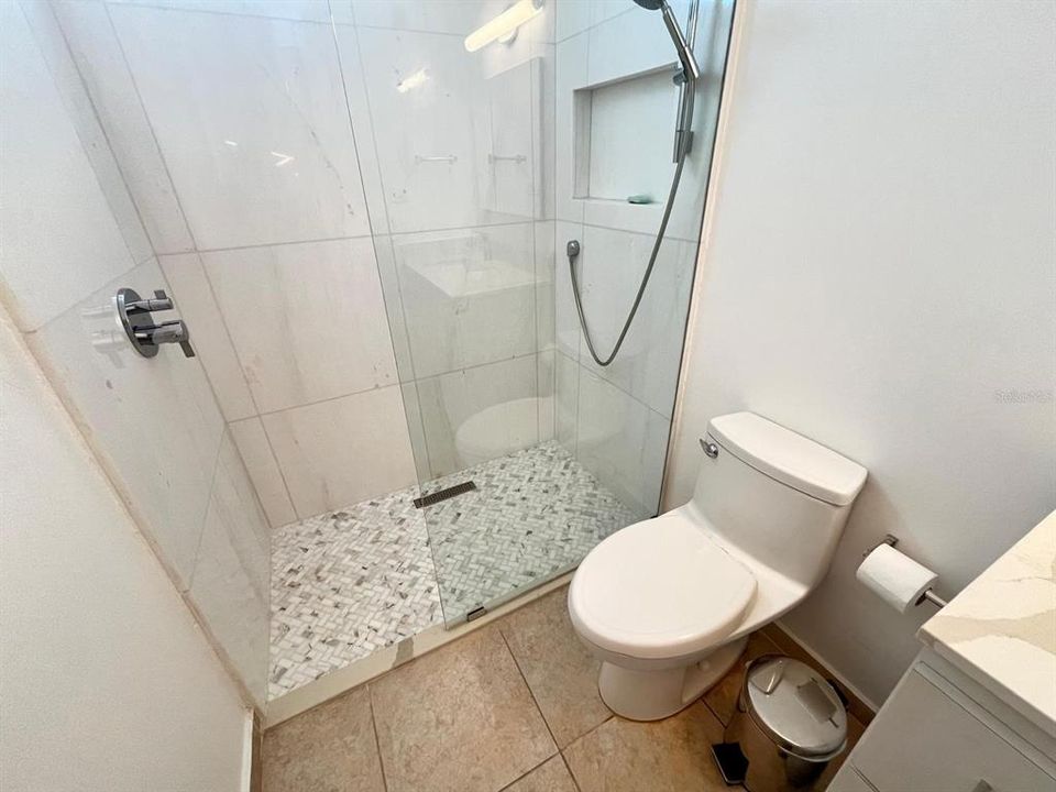 На продажу: $595,000 (4 спален, 2 ванн, 1944 Квадратных фут)