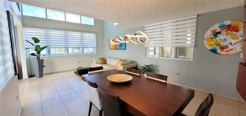 На продажу: $595,000 (4 спален, 2 ванн, 1944 Квадратных фут)