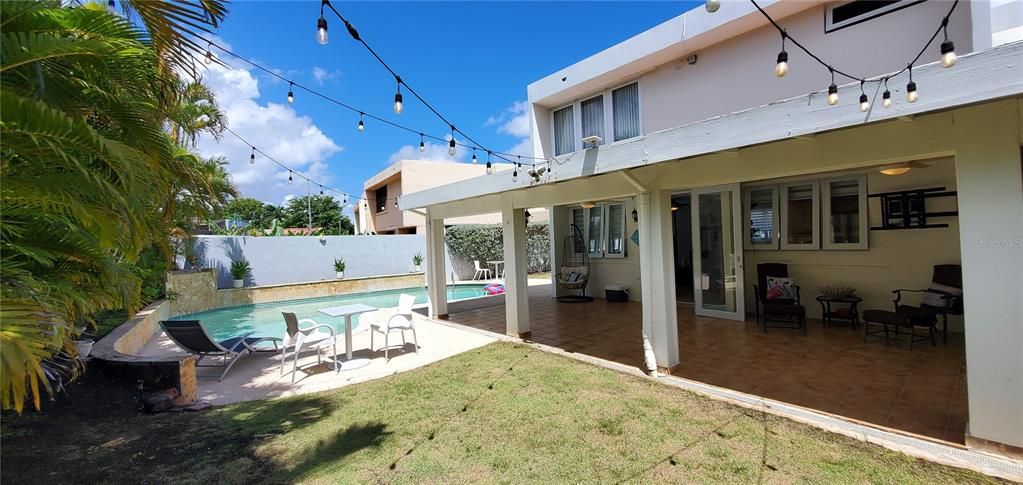 На продажу: $595,000 (4 спален, 2 ванн, 1944 Квадратных фут)