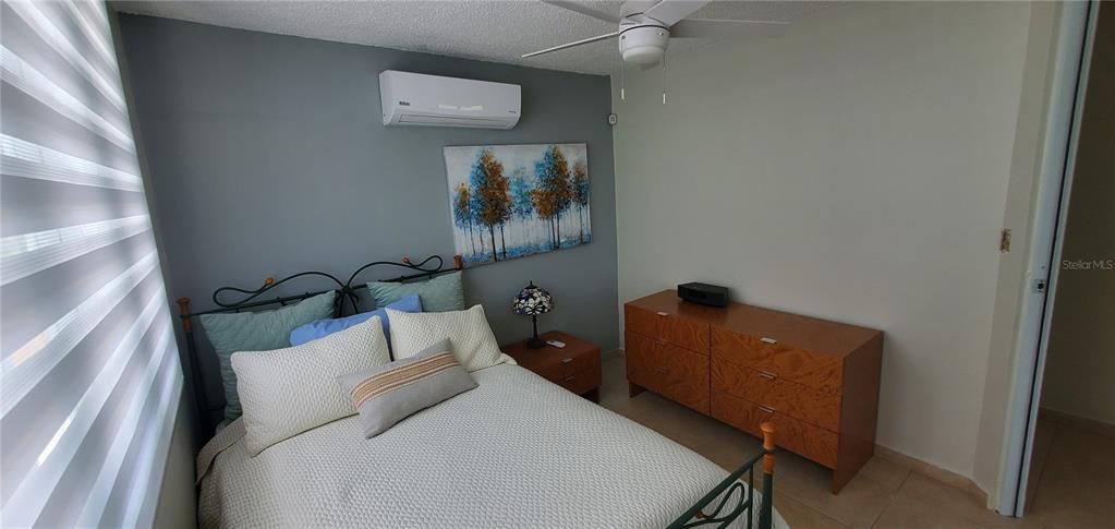 На продажу: $595,000 (4 спален, 2 ванн, 1944 Квадратных фут)