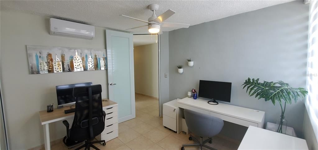 На продажу: $595,000 (4 спален, 2 ванн, 1944 Квадратных фут)