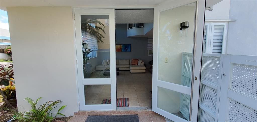 На продажу: $595,000 (4 спален, 2 ванн, 1944 Квадратных фут)