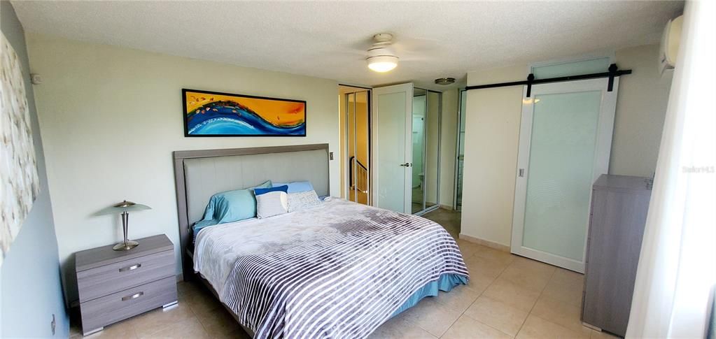 На продажу: $595,000 (4 спален, 2 ванн, 1944 Квадратных фут)