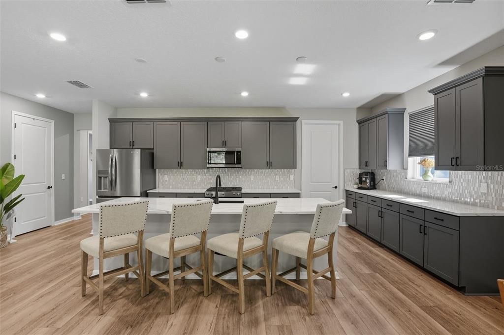 待售: $599,900 (2 贝兹, 2 浴室, 1943 平方英尺)