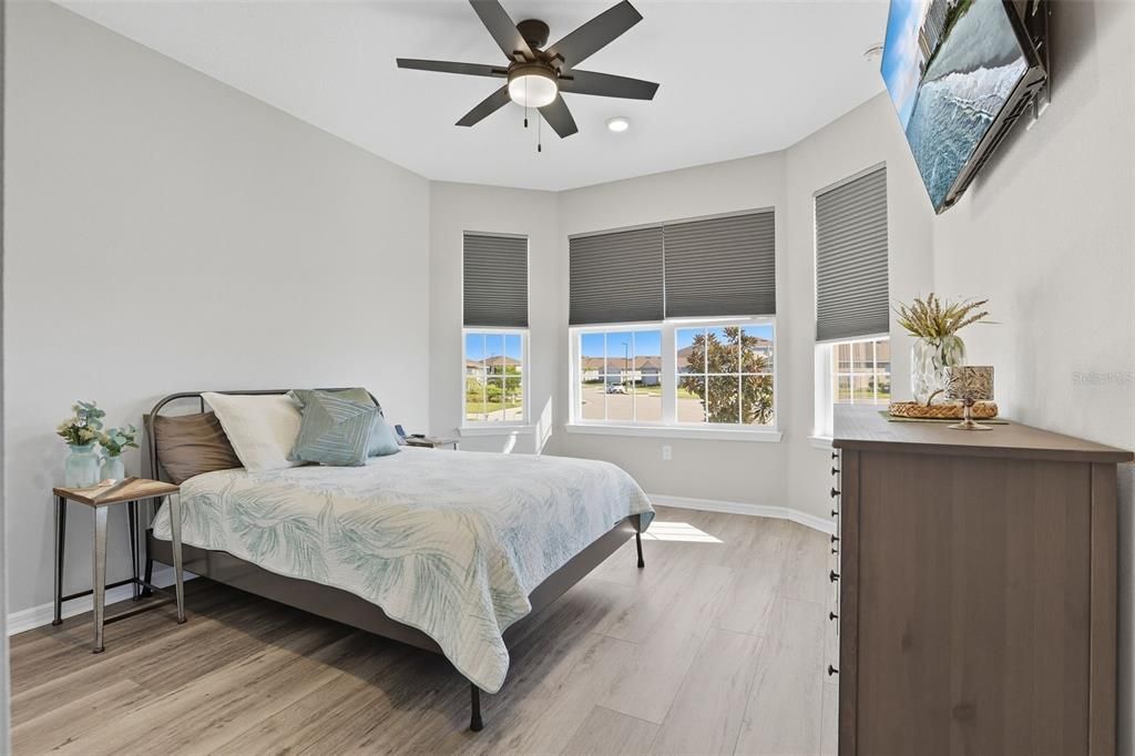 待售: $599,900 (2 贝兹, 2 浴室, 1943 平方英尺)