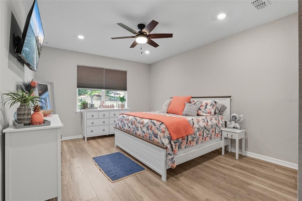 待售: $599,900 (2 贝兹, 2 浴室, 1943 平方英尺)