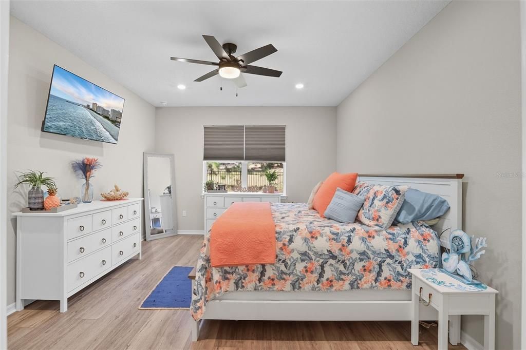 待售: $599,900 (2 贝兹, 2 浴室, 1943 平方英尺)